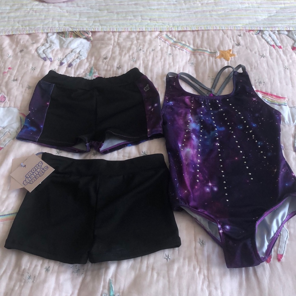 Girls gymnastics trio: body suit + 2 shorts